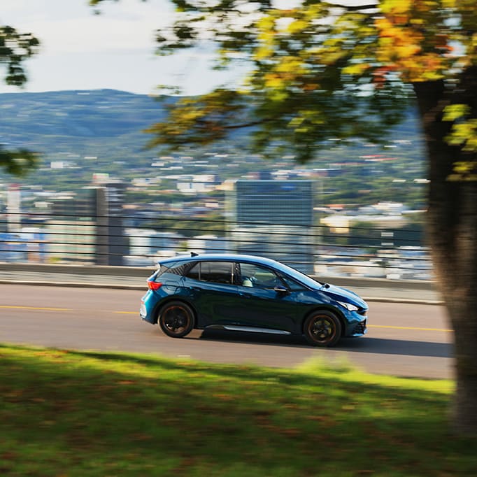 cupra born vz kjører på ekeberg i oslo