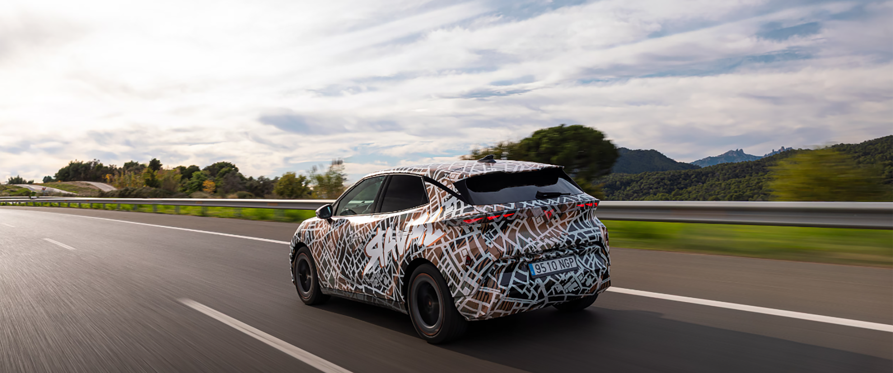 CUPRA Raval på veien bakfra