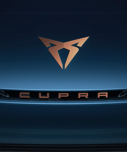 bilde av cupra-logo på en blå Born