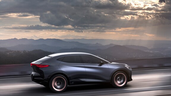 cupra formentor sett fra siden i fart