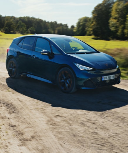 CUPRA Born VZ i Dark Forest green